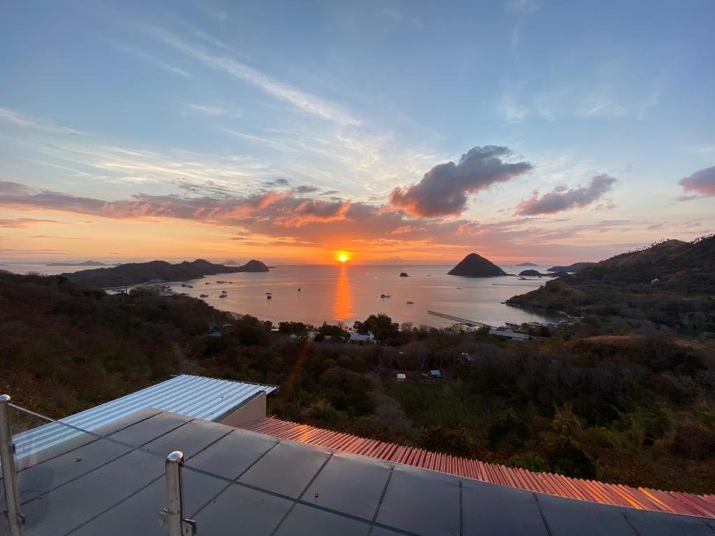 Sunset Hill Hotel Labuan Bajo Exterior foto