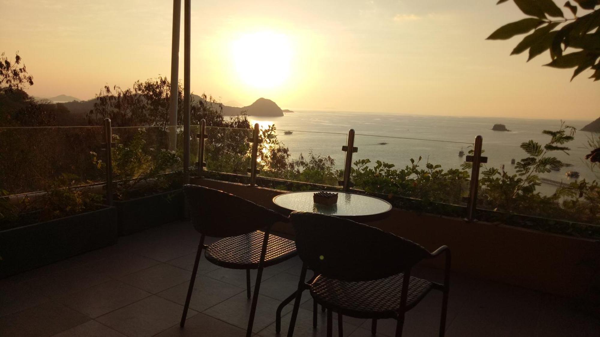 Sunset Hill Hotel Labuan Bajo Quarto foto