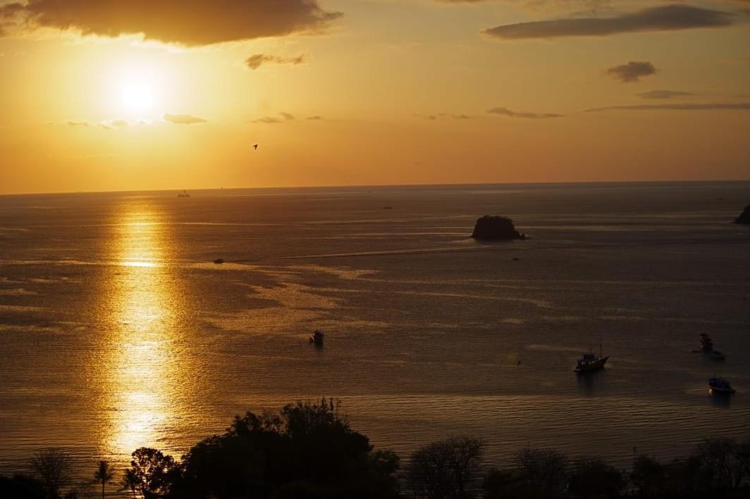 Sunset Hill Hotel Labuan Bajo Exterior foto