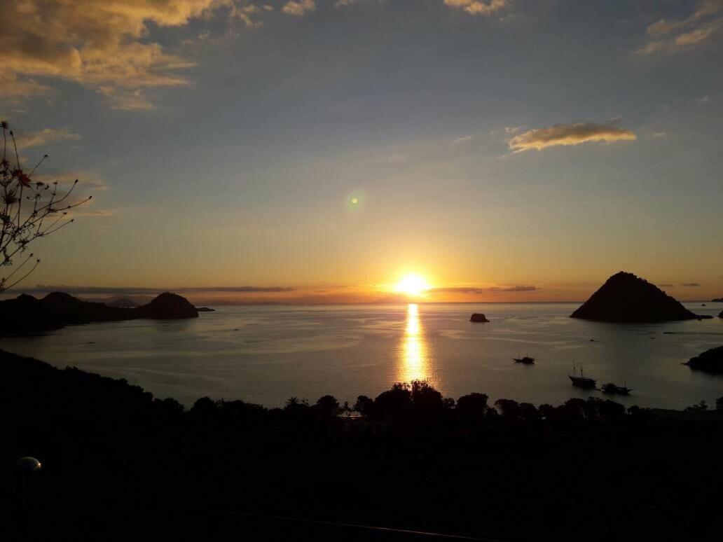Sunset Hill Hotel Labuan Bajo Exterior foto